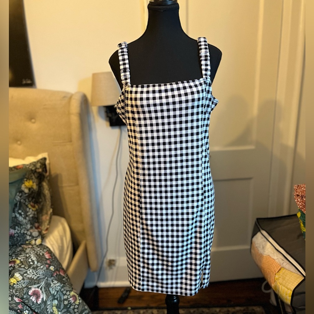 H&M black and white Gingham dress Size XL. Brand new no tags